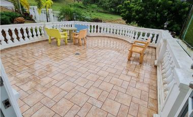 Se Vende Exclusiva Residencia en el Club de Golf de Panamá