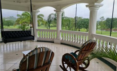 Se Vende Exclusiva Residencia en el Club de Golf de Panamá