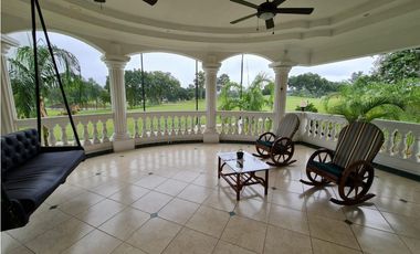 Se Vende Exclusiva Residencia en el Club de Golf de Panamá