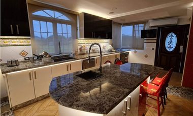 Se Vende Exclusiva Residencia en el Club de Golf de Panamá