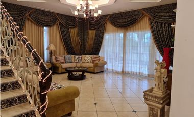 Se Vende Exclusiva Residencia en el Club de Golf de Panamá