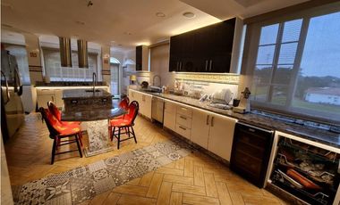 Se Vende Exclusiva Residencia en el Club de Golf de Panamá