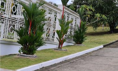 Se Vende Exclusiva Residencia en el Club de Golf de Panamá