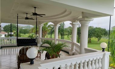 Se Vende Exclusiva Residencia en el Club de Golf de Panamá