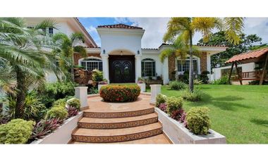 Se Vende Exclusiva Residencia en el Club de Golf de Panamá