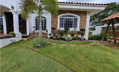 Se Vende Exclusiva Residencia en el Club de Golf de Panamá