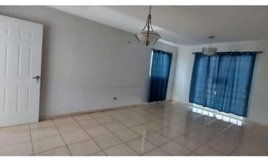 Casa de en Arboledas, Cluster Las Magnolias (CP)