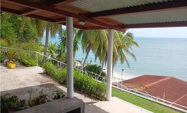 RESIDENCIA CON 4 AMBIENTES INDEPENDIENTES FRENTE A PLAYA CORONA (CP)