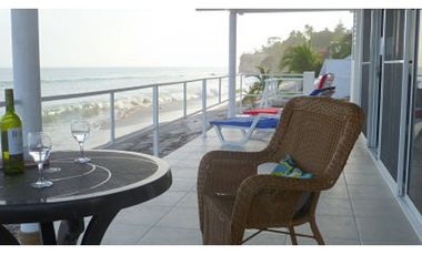 RESIDENCIA CON 4 AMBIENTES INDEPENDIENTES FRENTE A PLAYA CORONA (CP)