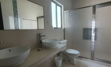 CASA CON ALBERCA EN COLONIA MIAMI