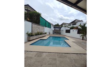 Elegante Residencia en Puerto Madero - COSTA VERDE-LA CHORRERA (CP)