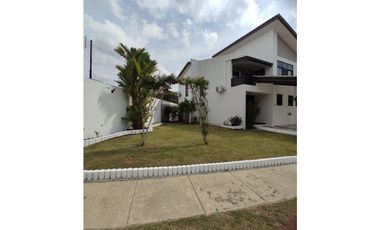 Elegante Residencia en Puerto Madero - COSTA VERDE-LA CHORRERA (CP)