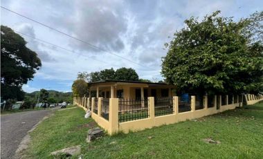Se Vende Casa y Terreno en el Espino