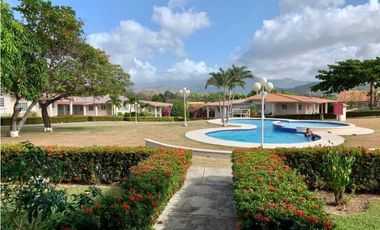 Villas La Montañesa Privada Vista a las montañas y PISCINA