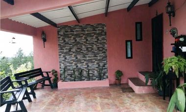 Se vende casa en Altos de Cerro Azul