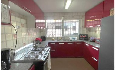 VENDO CASA UNIFAMILIAR DE DOS PLANTAS EN VILLA CACERES