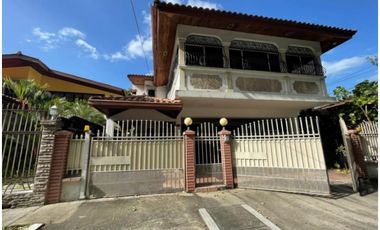 VENDO CASA UNIFAMILIAR DE DOS PLANTAS EN VILLA CACERES