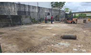 Alquilo Terreno en Avenida Nacional