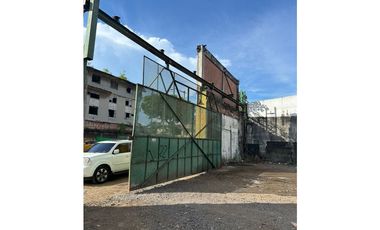 Alquilo Terreno en Avenida Nacional