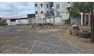 Alquilo Terreno en Avenida Nacional