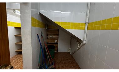Se alquila hostal en Pedasí.