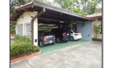 CASA EN VENTA EN LAS CUMBRES