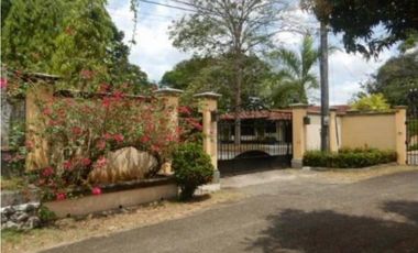 CASA EN VENTA EN LAS CUMBRES