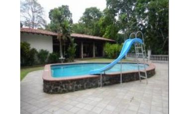 CASA EN VENTA EN LAS CUMBRES