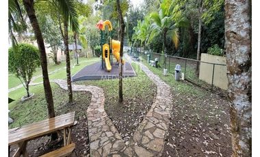 VENTA CASA EMBASSY GARDENS CLAYTON