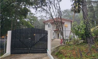 Venta de una Amplia Casa en Cerro Azul