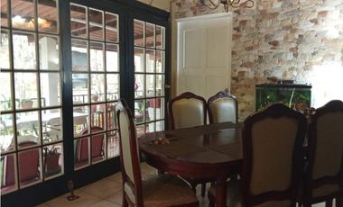 Venta de una Amplia Casa en Cerro Azul