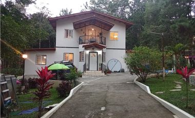Venta de una Amplia Casa en Cerro Azul