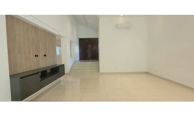 Casa con piscina - Albrook - Ancón