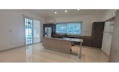 Casa con piscina - Albrook - Ancón