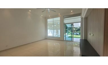 Casa con piscina - Albrook - Ancón