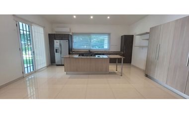 Casa con piscina - Albrook - Ancón