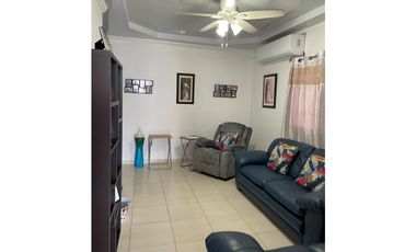 Venta de casa amoblada en Urb. Los Perales - Monagrillo