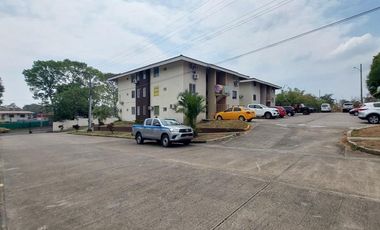 Se vende apartamento en Rana de Oro-Pedregal.