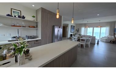 Venta de Exclusivo Apartamento Frente al Mar – Playa Escondida, Colón