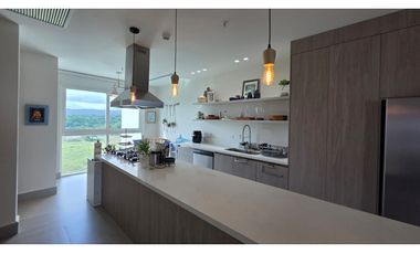 Venta de Exclusivo Apartamento Frente al Mar – Playa Escondida, Colón