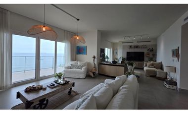 Venta de Exclusivo Apartamento Frente al Mar – Playa Escondida, Colón