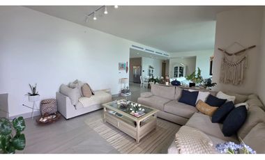 Venta de Exclusivo Apartamento Frente al Mar – Playa Escondida, Colón
