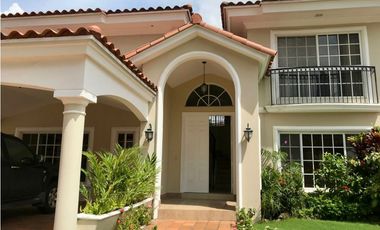 VENTA DE CASA CON PISCINA PRIVADA EN COSTA DEL ESTE MB