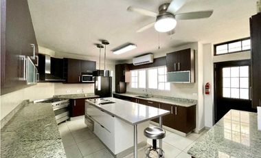 VENTA DE CASA EN COSTA DEL ESTE MB