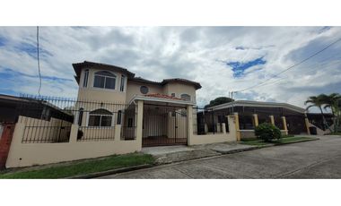 Casa - Altos del Chase - Amplio Jardin - 4 recamaras