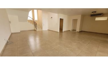 Casa - Altos del Chase - Amplio Jardin - 4 recamaras