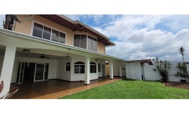 Casa - Altos del Chase - Amplio Jardin - 4 recamaras