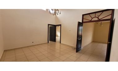 Casa - Altos del Chase - Amplio Jardin - 4 recamaras