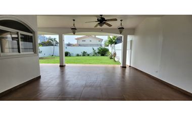 Casa - Altos del Chase - Amplio Jardin - 4 recamaras