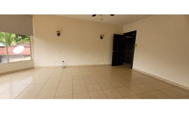 Casa - Altos del Chase - Amplio Jardin - 4 recamaras